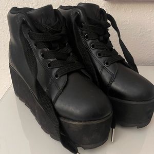 LF LIKE NEW! CHUNKY PLATFORM BOOTS